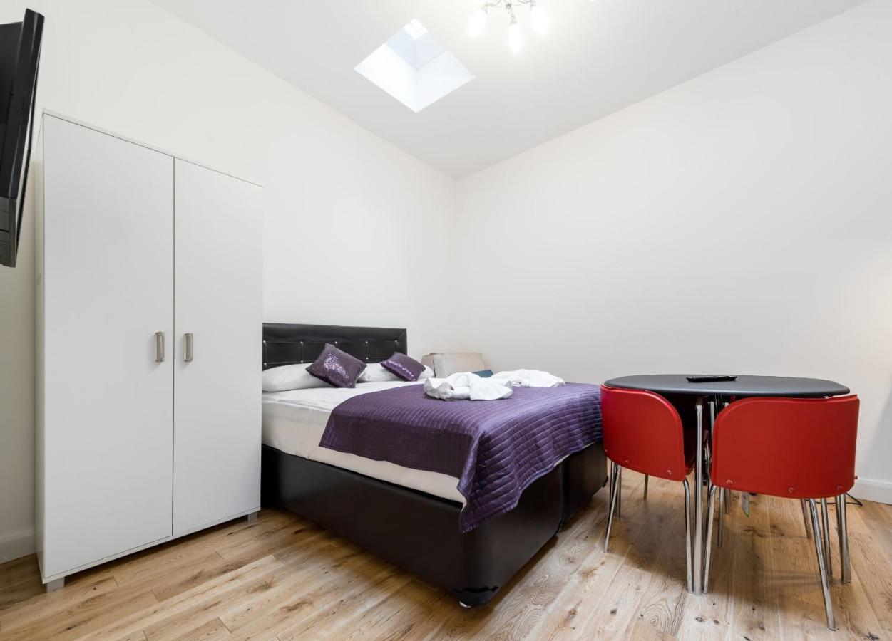 Aldgate Flats Apartment