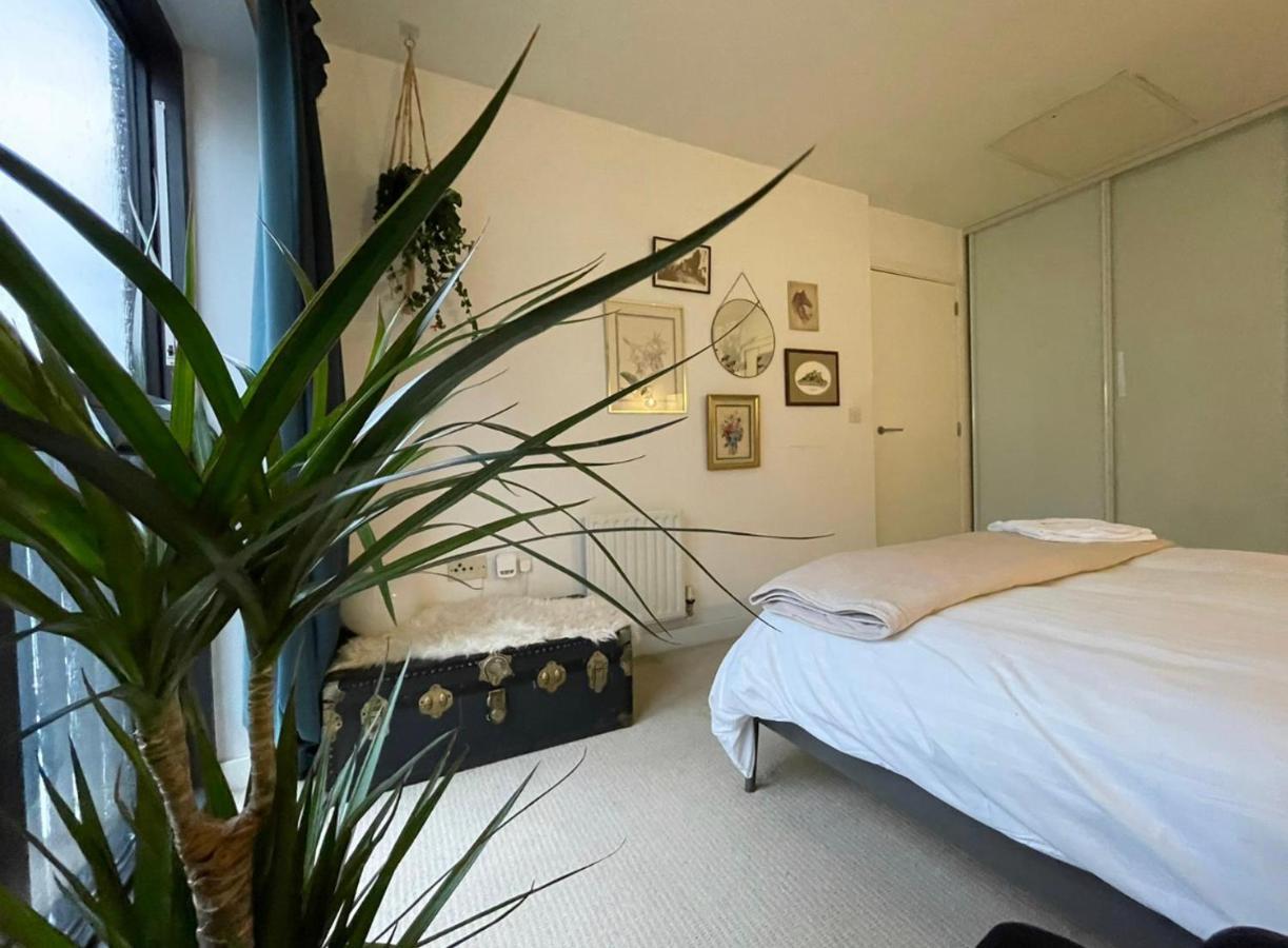Eclectic East Hideaway With En-suite