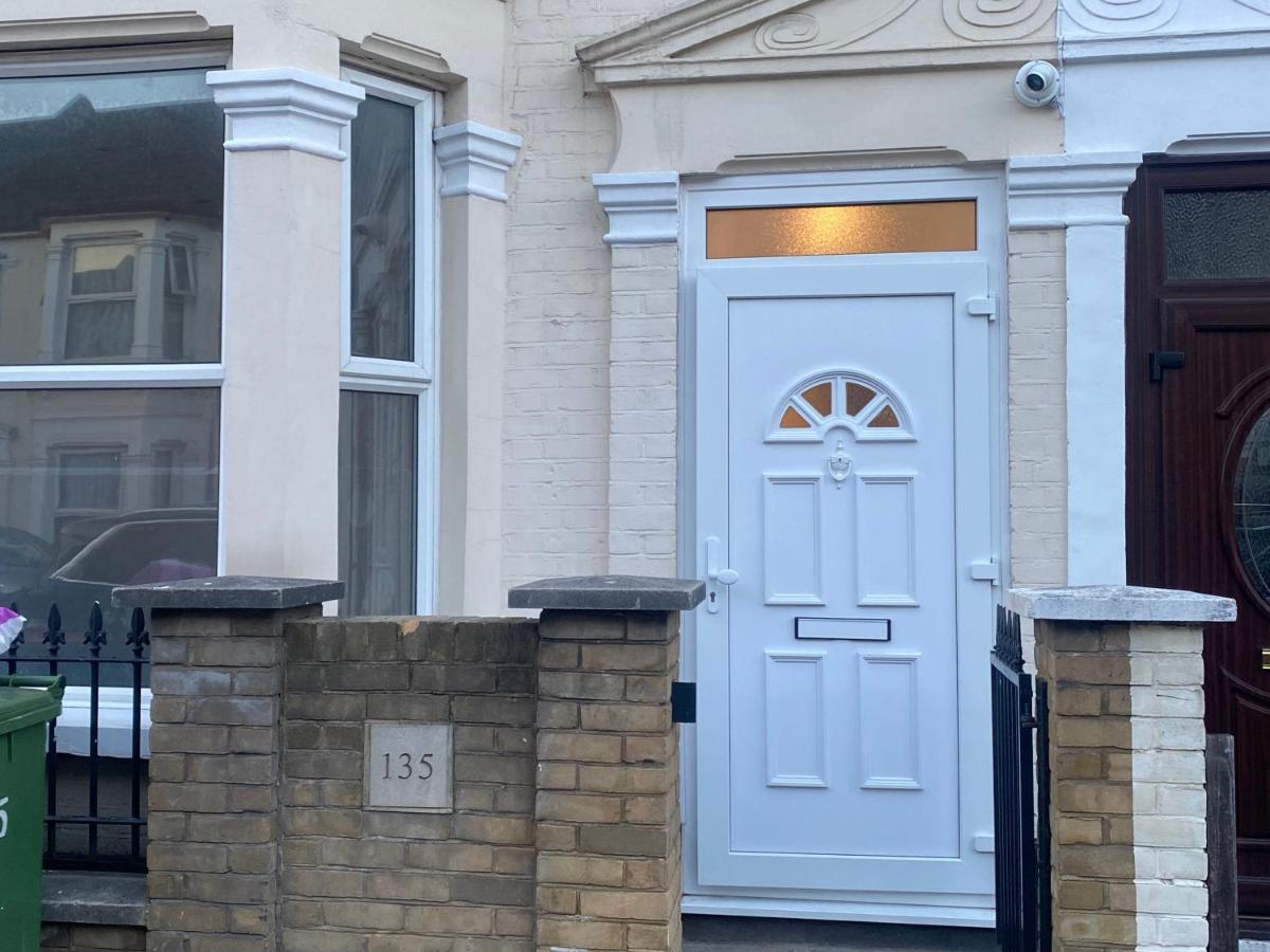 Cosy House In Newham * Londen