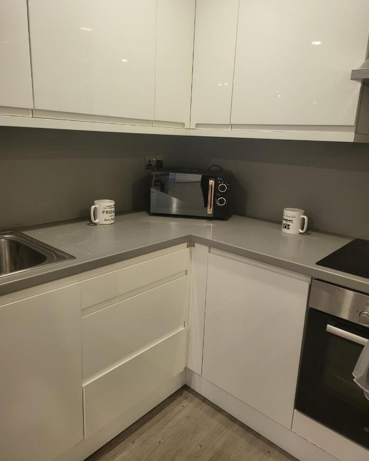 Lägenhet 2 Bedrooms 2 Baths, 3 Toilets Excel And City Airport O2 Sleeps Up To 5, London