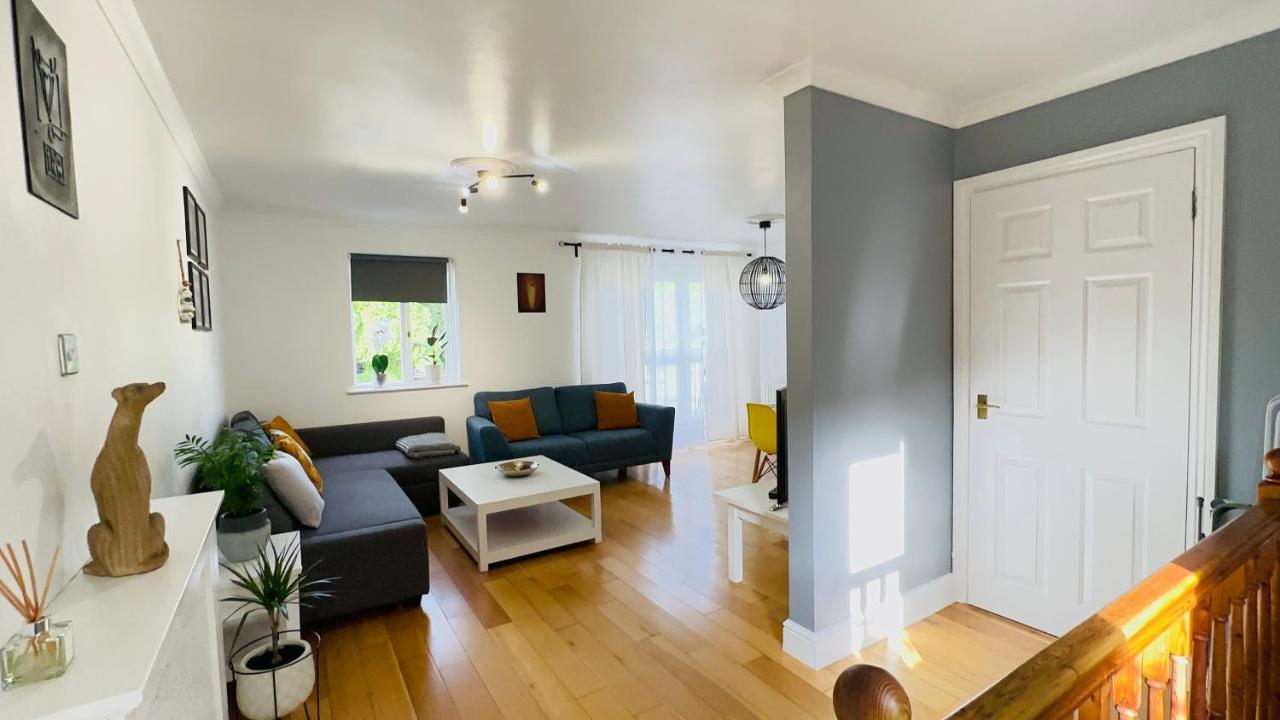 Amazing Location - Of London- 2 Bedroom Stunning Canal View House With Private Garden,parking & Balcony London