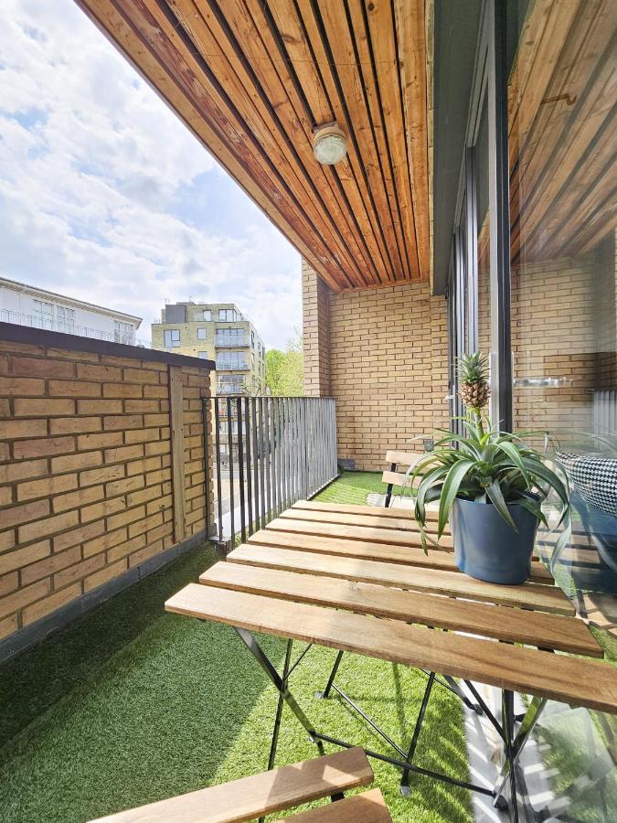 Centrally Located Spacious Flat Near Canary Wharf Appartement Londen