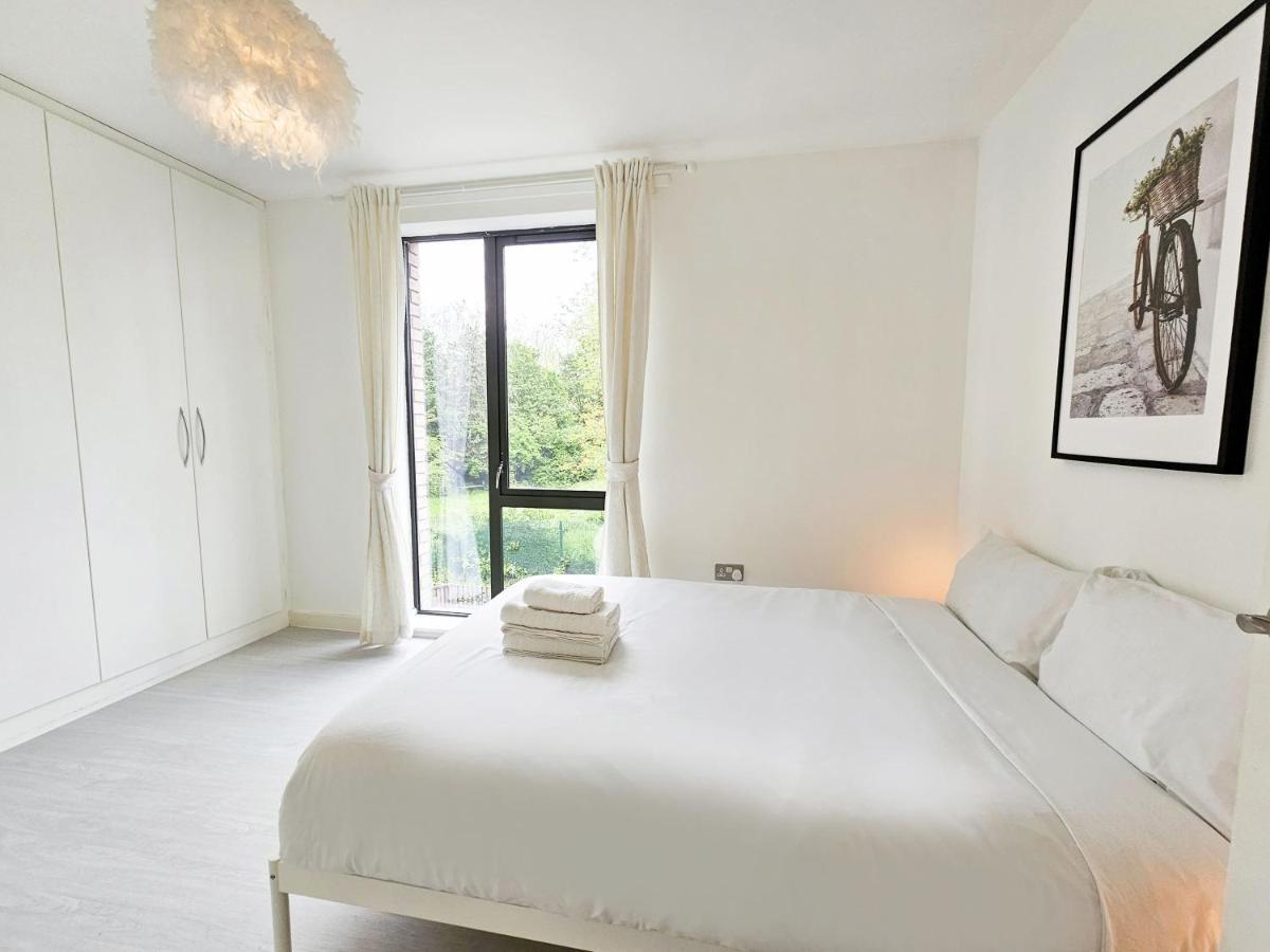 Centrally Located Spacious Flat Near Canary Wharf Londen