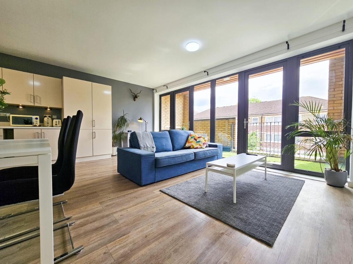 Centrally Located Spacious Flat Near Canary Wharf Londen