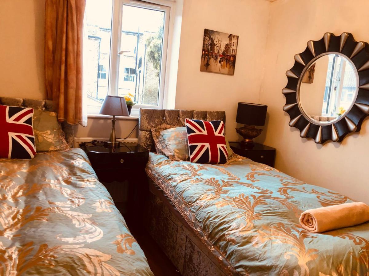 Cheerful 4 Bedroom House With Garden Free Parking Feriehus London