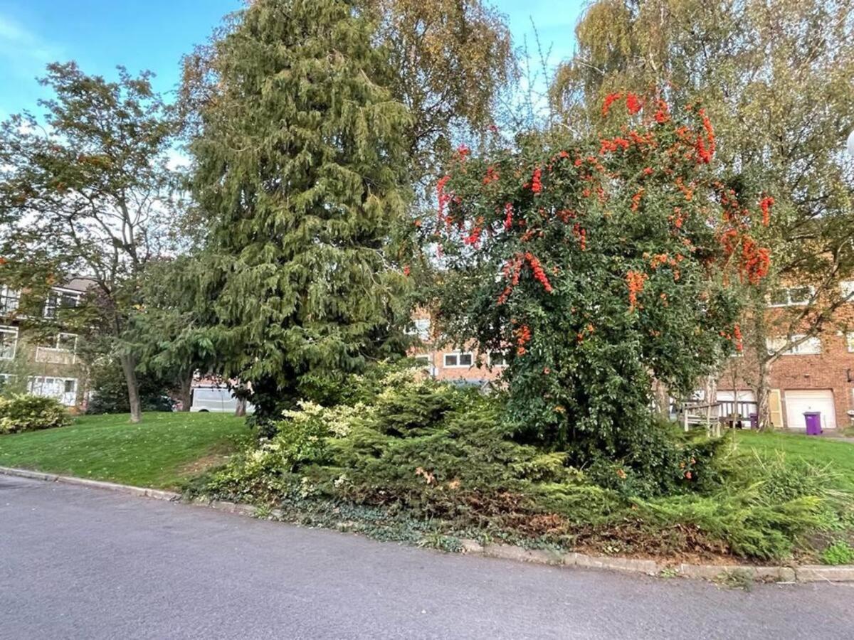 Privatunterkunft Double Bedroom With A Balcony And Ensuite Bathroom For Short Or Long In Canary Wharf With Direct Train From Heathrow, Also Convenient From Stansted And Gatwick Airport, 10 Minutes From Airport And Excel, 16 Minutes To Westmins
