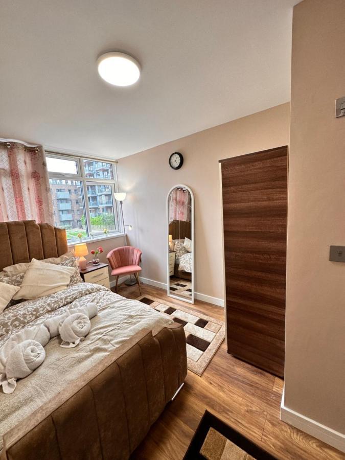 Canary Wharf Single Double And En-suite * Londra