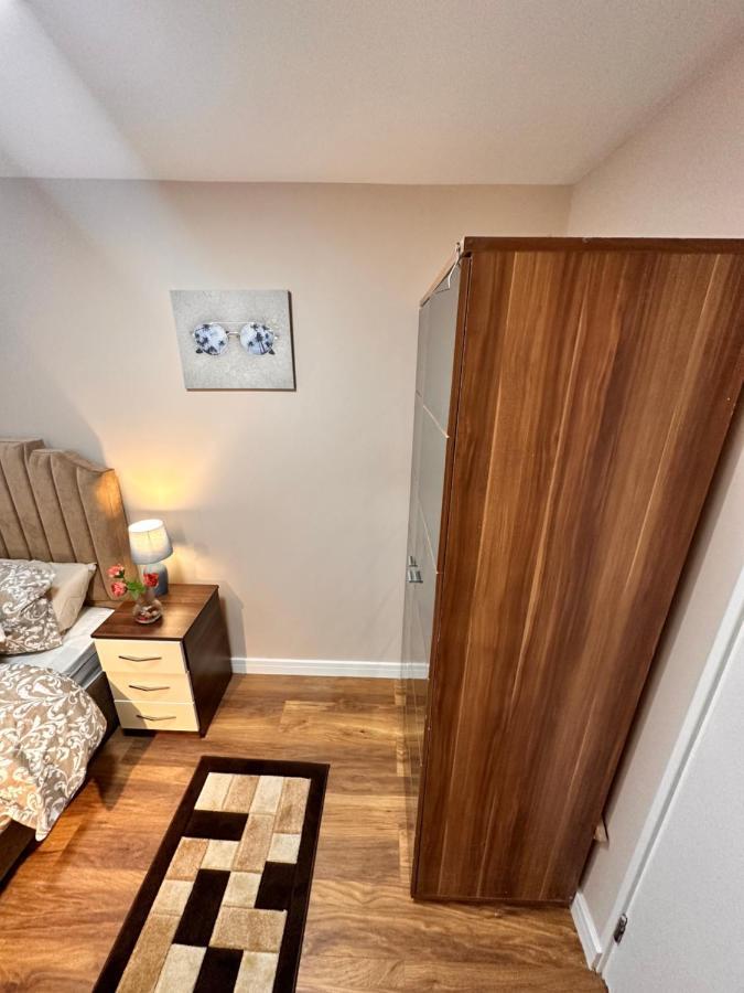 Canary Wharf Single Double And En-suite * Londra