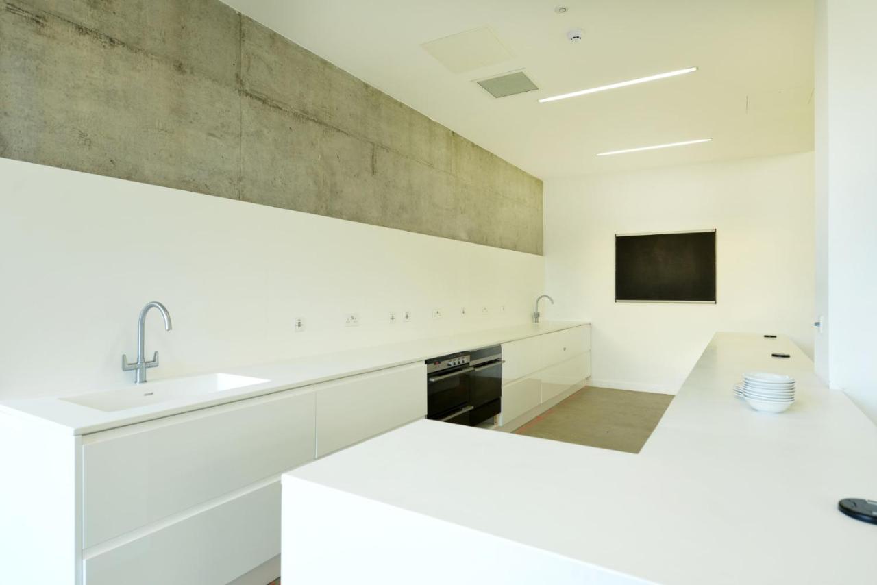 Appartement For Students Only Spacious At Flinders House Located In *