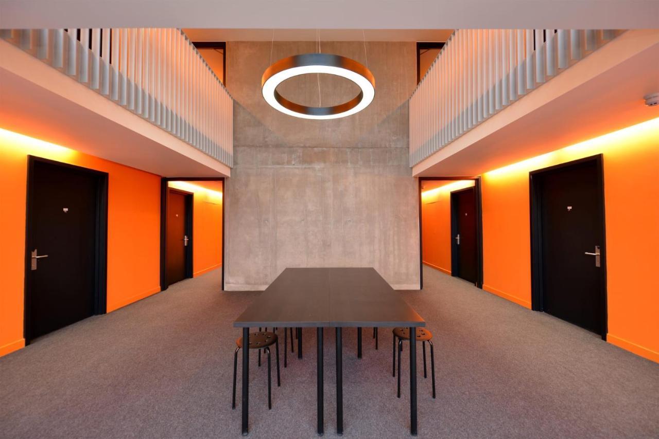 For Students Only Spacious At Flinders House Located In Appartement *