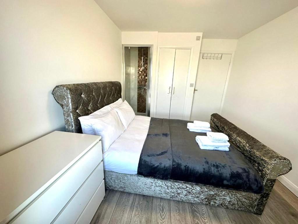 3 Bedroom Riverview Flat Canary Wharf Free Parking Londen