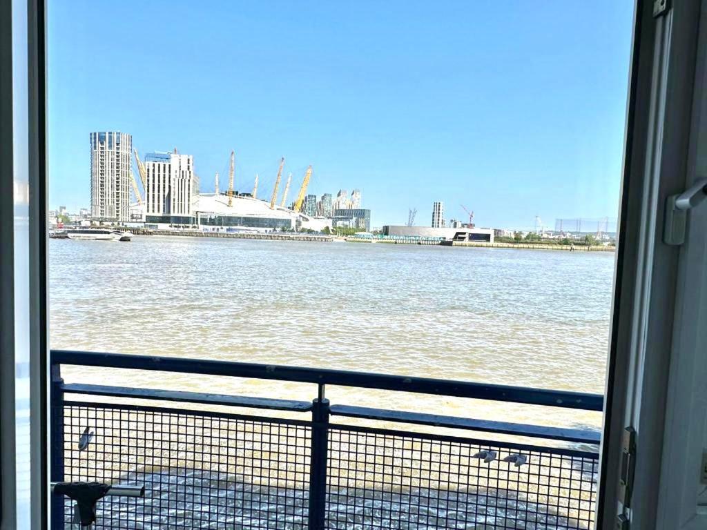 Appartement 3 Bedroom Riverview Flat Canary Wharf Free Parking