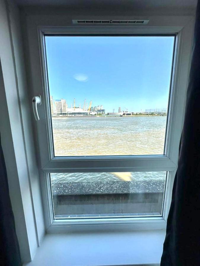 Appartement 3 Bedroom Riverview Flat Canary Wharf Free Parking Londen