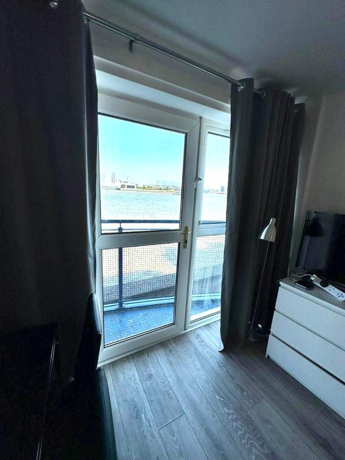 3 Bedroom Riverview Flat Canary Wharf Free Parking * Londen