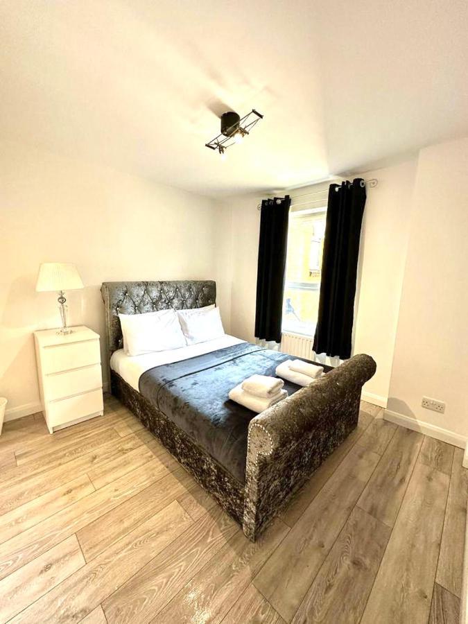 3 Bedroom Riverview Flat Canary Wharf Free Parking * Londen
