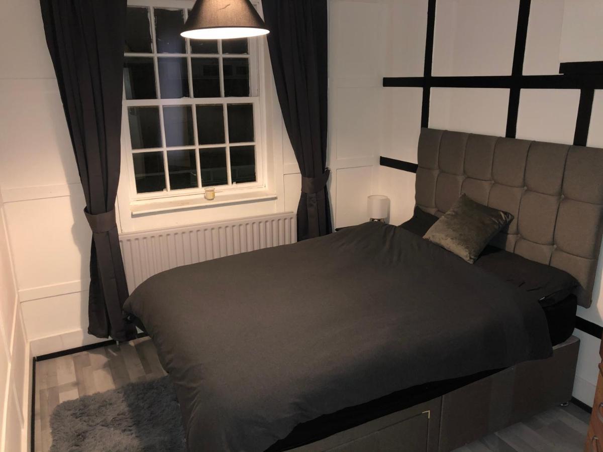 Guest house Great Location For Tourists And Commuters, Close To Transport Links, Double Bed Rooms. London