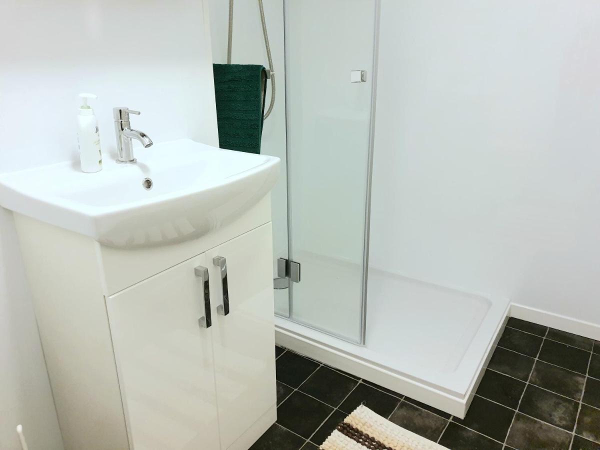 Privatunterkunft Elephant & Castle - Zone 2 - Private - Shared Bathroom *
