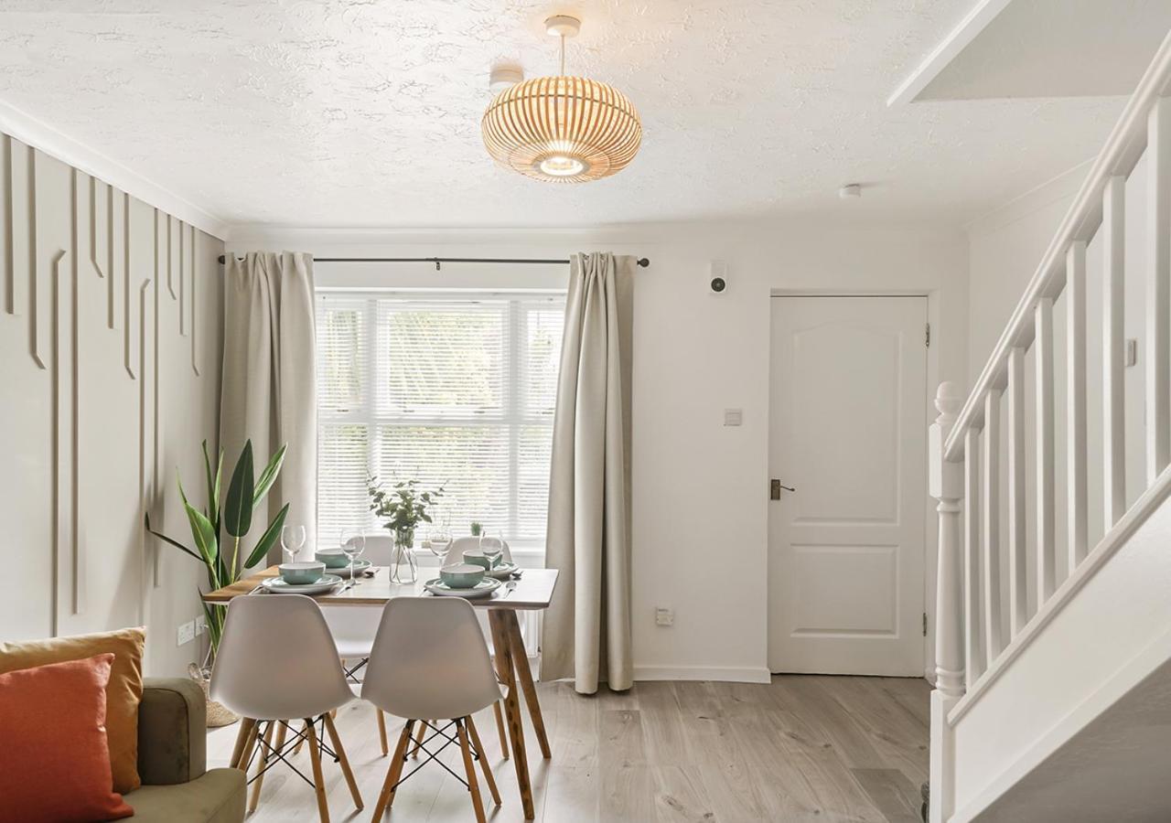 East House Near Tube With Parking Hébergement de vacances Londres