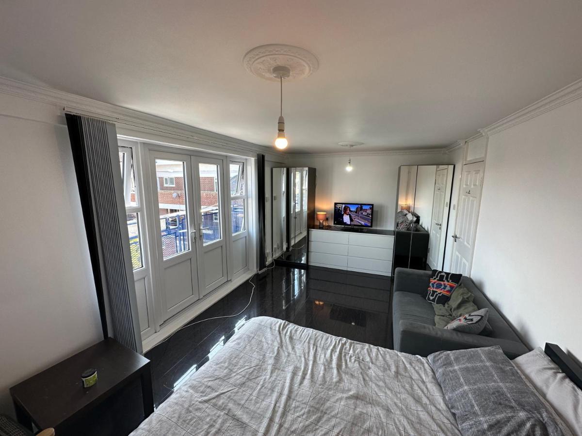 Large With Balcony Overlooking Pensionat