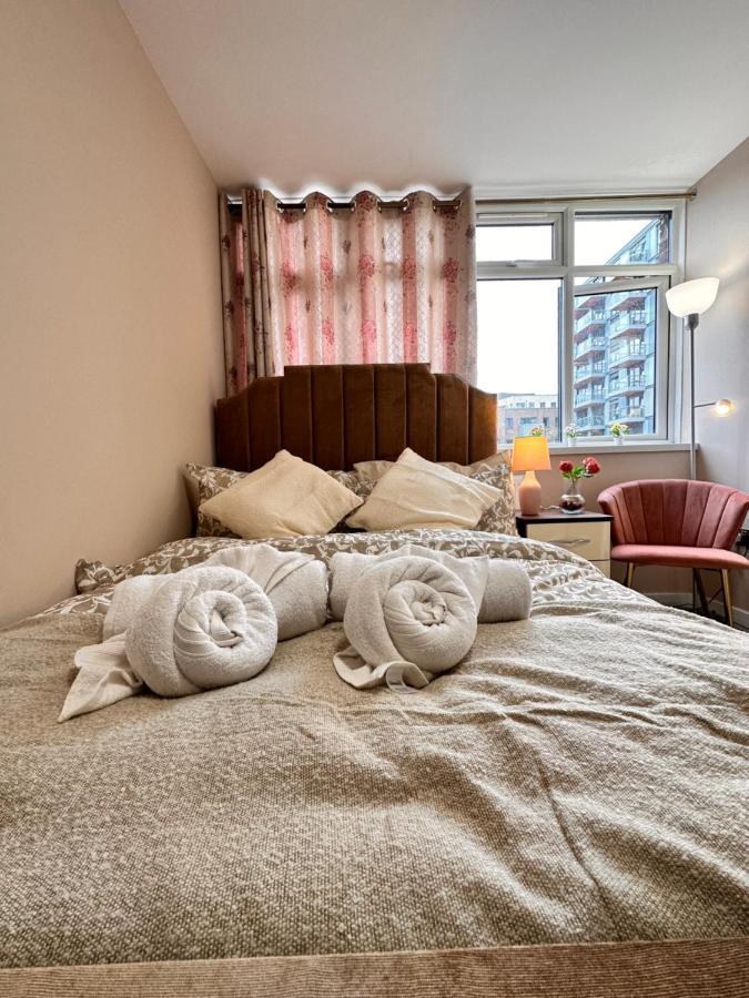 Canary Wharf Single Double And En-suite * Londra