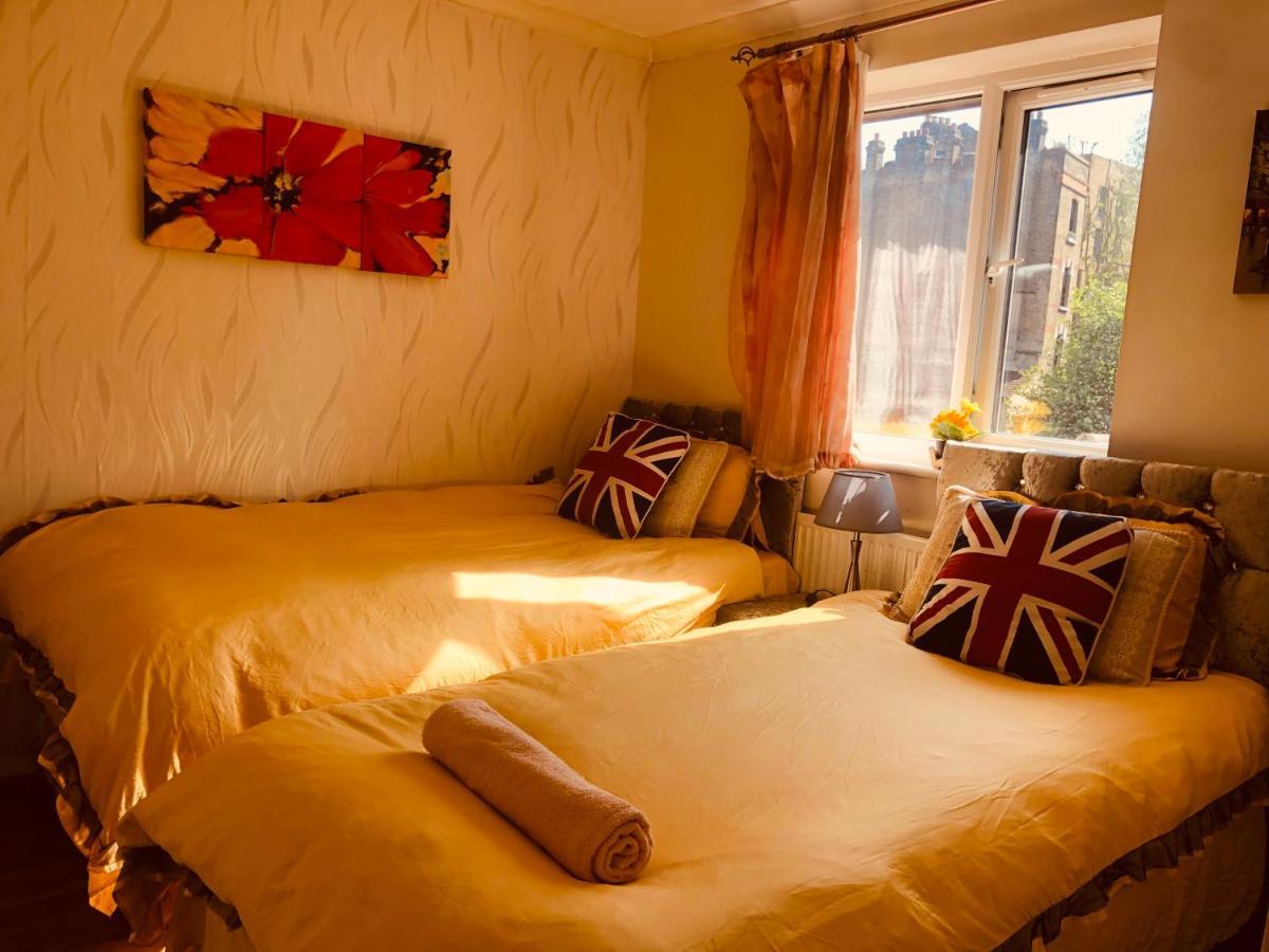 Feriehus Cheerful 4 Bedroom House With Garden Free Parking London