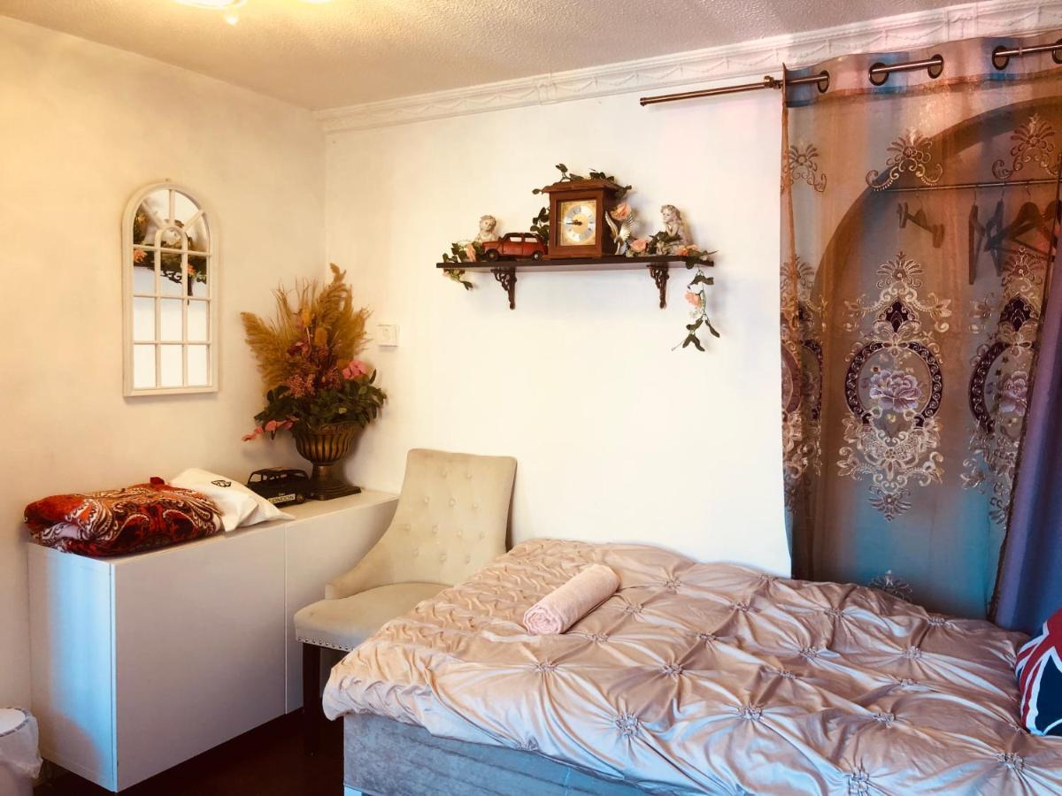 Cheerful 4 Bedroom House With Garden Free Parking Feriehus *
