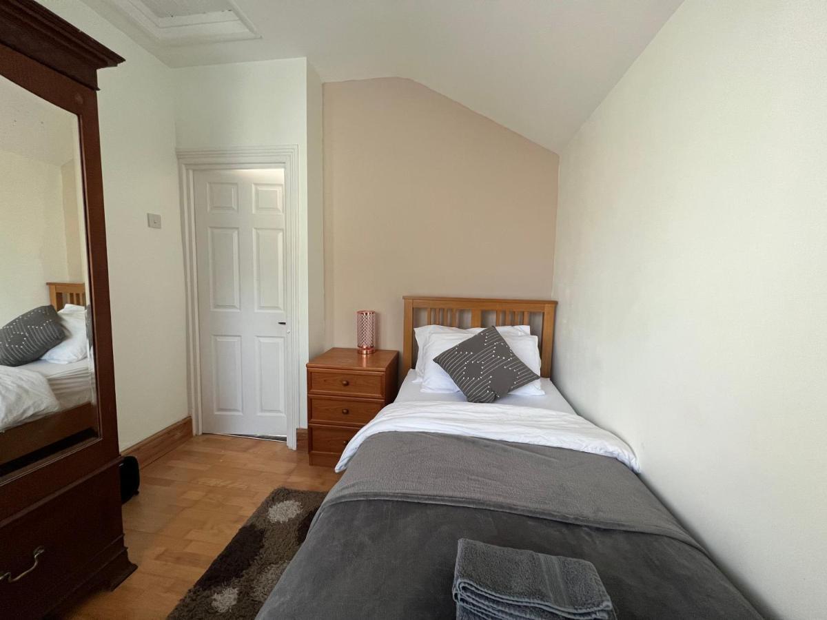 Entire Luxury 4 Bedroom Victorian House With 2 En-suite - Forest Hill, Lägenhet London