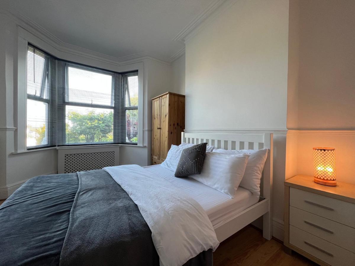 Entire Luxury 4 Bedroom Victorian House With 2 En-suite - Forest Hill, Lägenhet