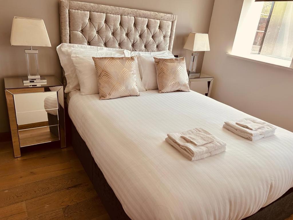 3 Bed Luxury Penthouse Hoxton Square With Terrace *