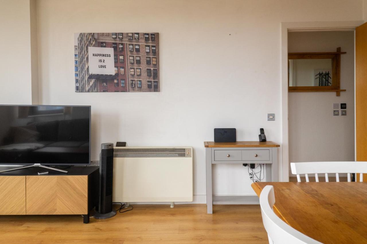 Air - Shadwell - Great Transport Links London