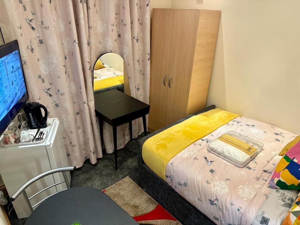 Haddington Road In Bromley Apartment *
