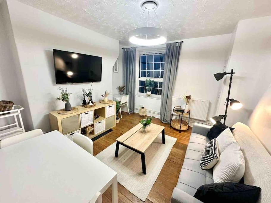 Jb Greenwich Apartment London
