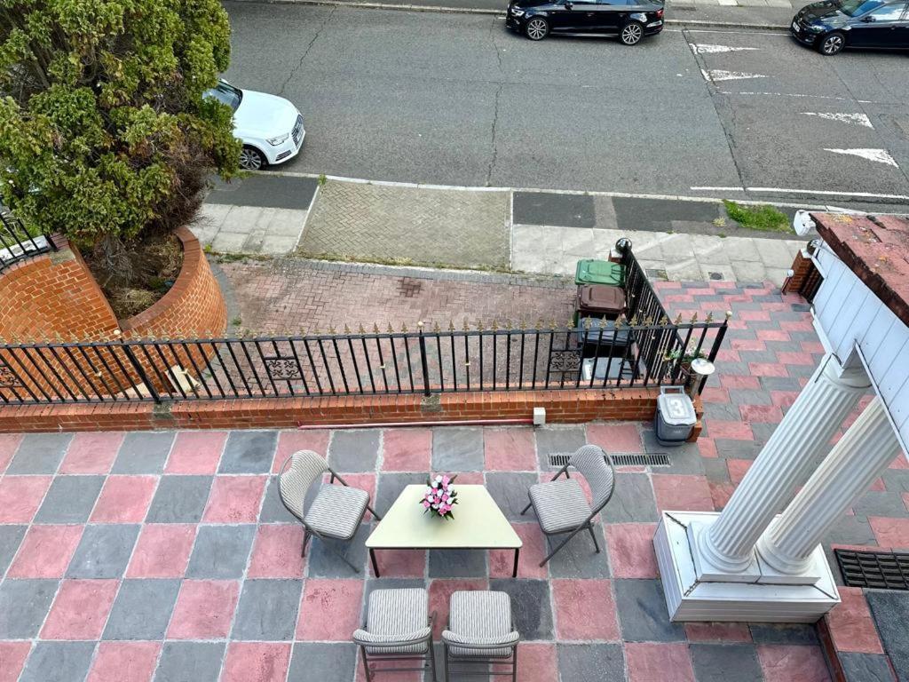 Apartment Haddington Road In Bromley London