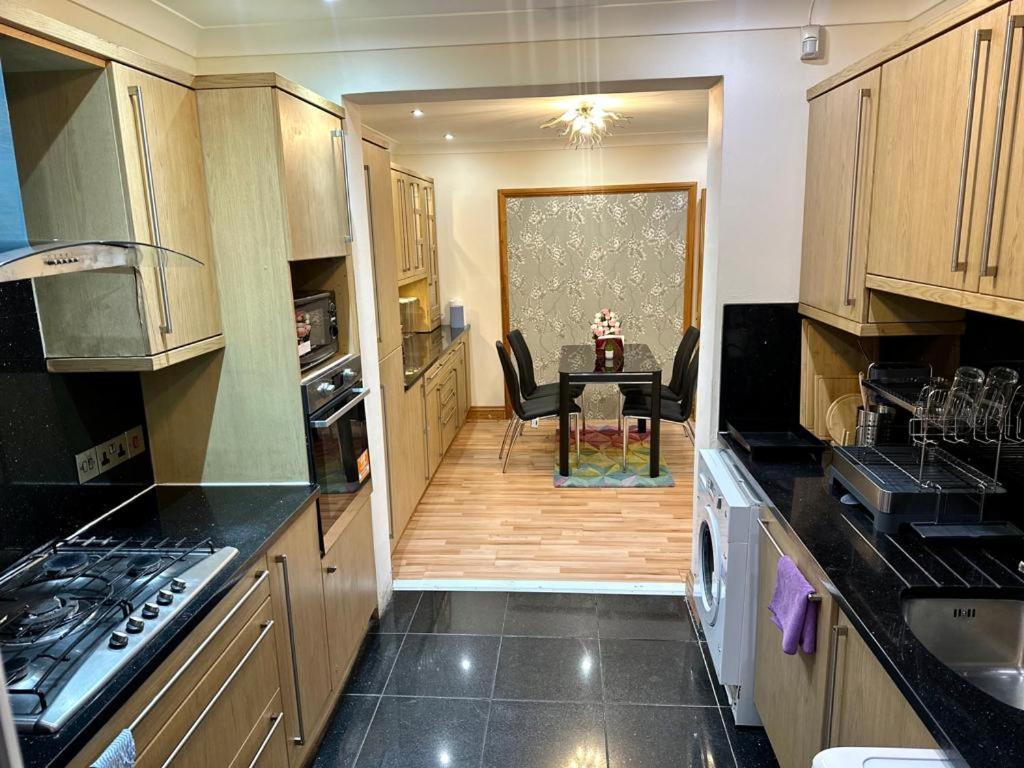 Haddington Road In Bromley Apartment *
