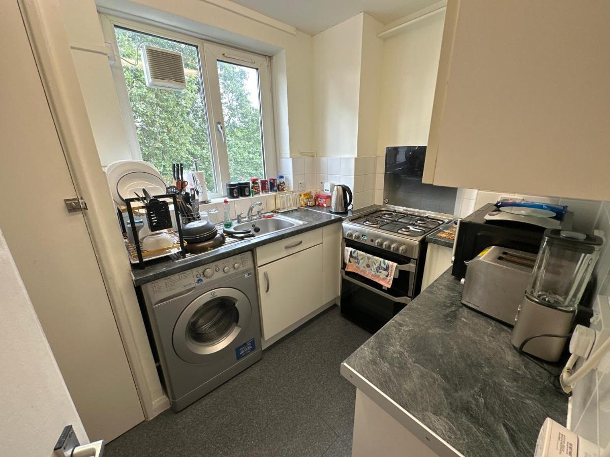 Cozy In Shared Near Canary Wharf * Londra