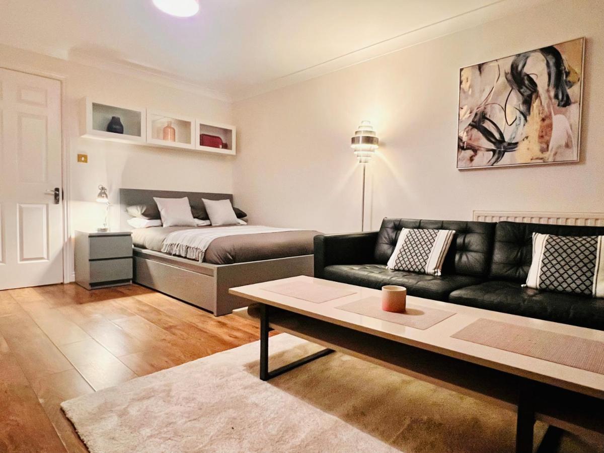42i Premium Exactly Like The Photos Guest house *