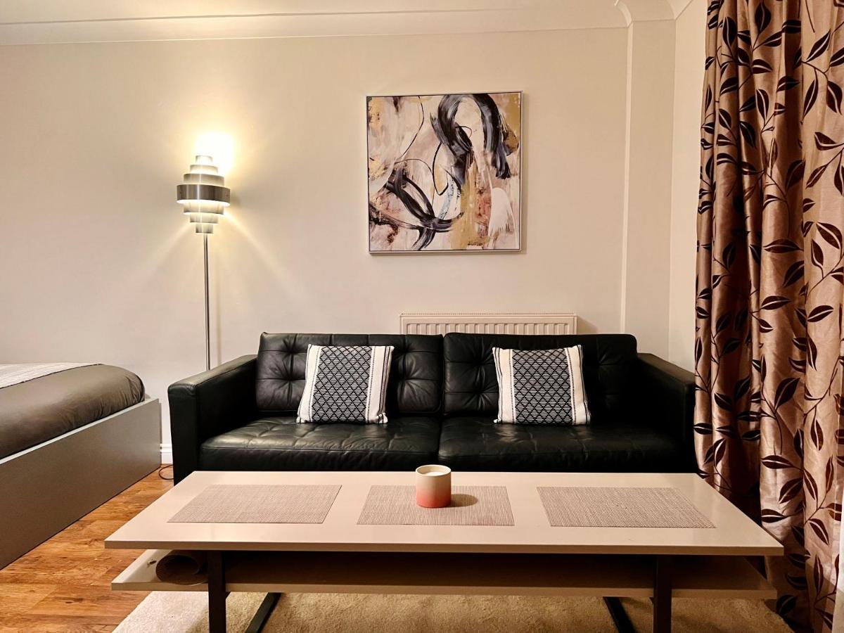 42i Premium Exactly Like The Photos Guest house *