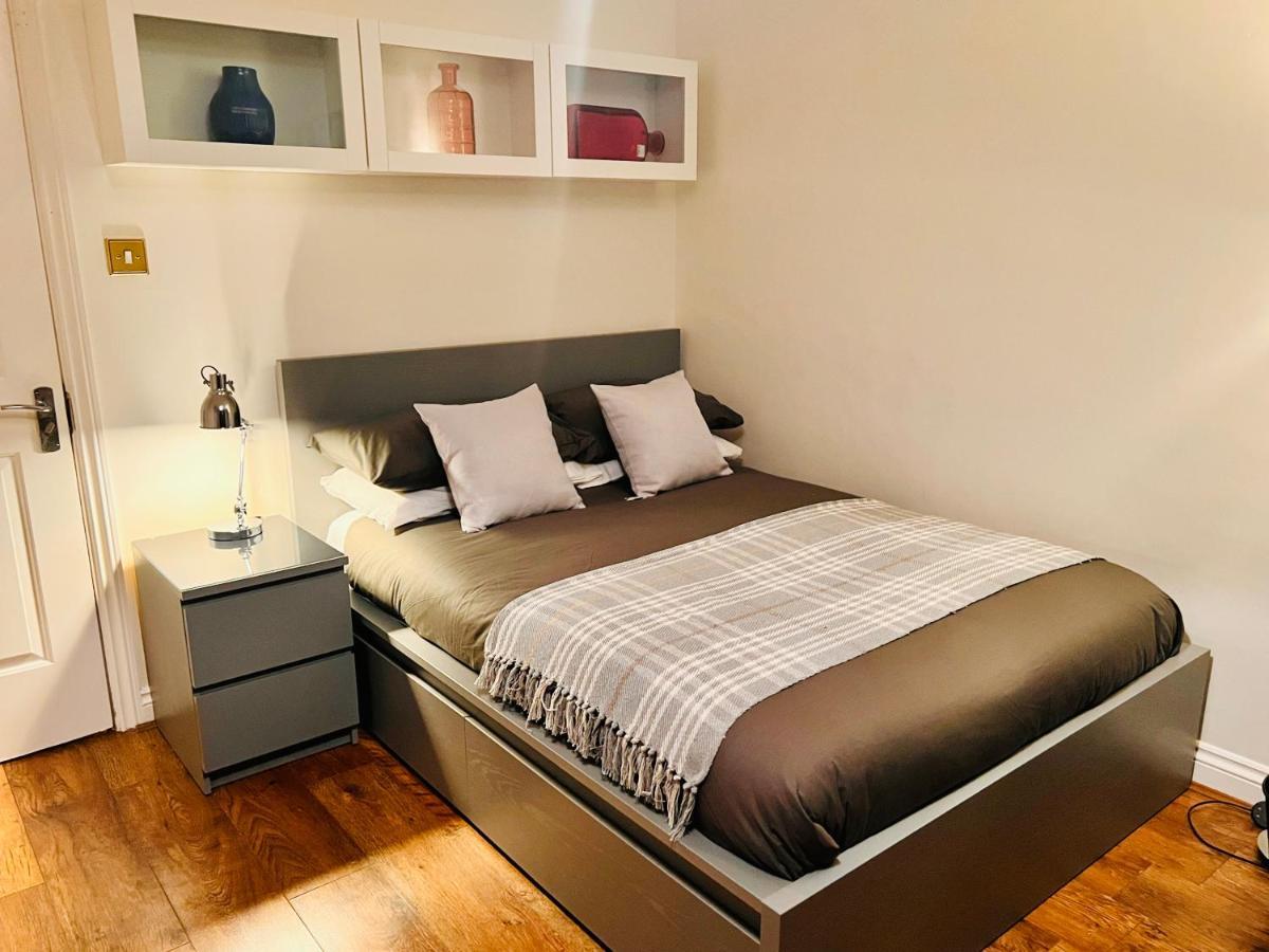 42i Premium Exactly Like The Photos * London