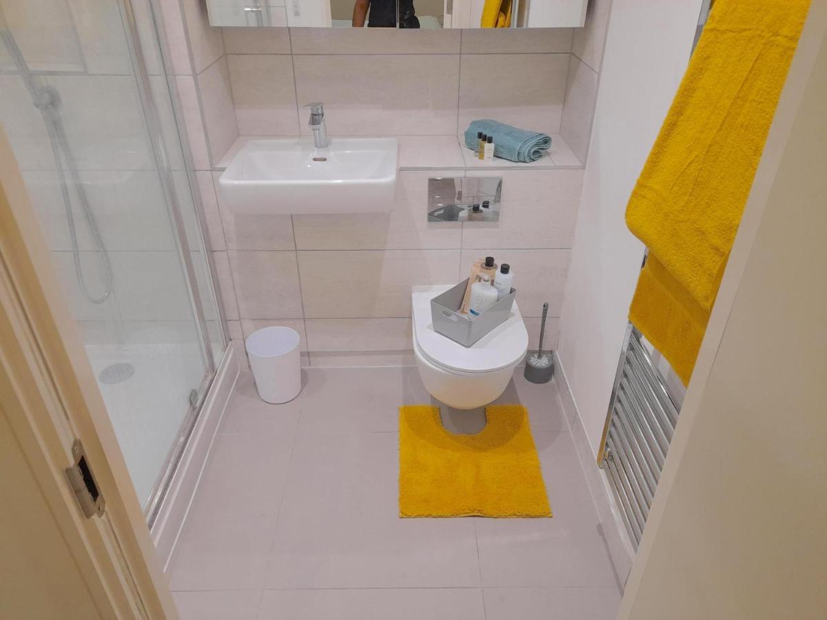 Lägenhet Two Bedroom Near Southall Station! London