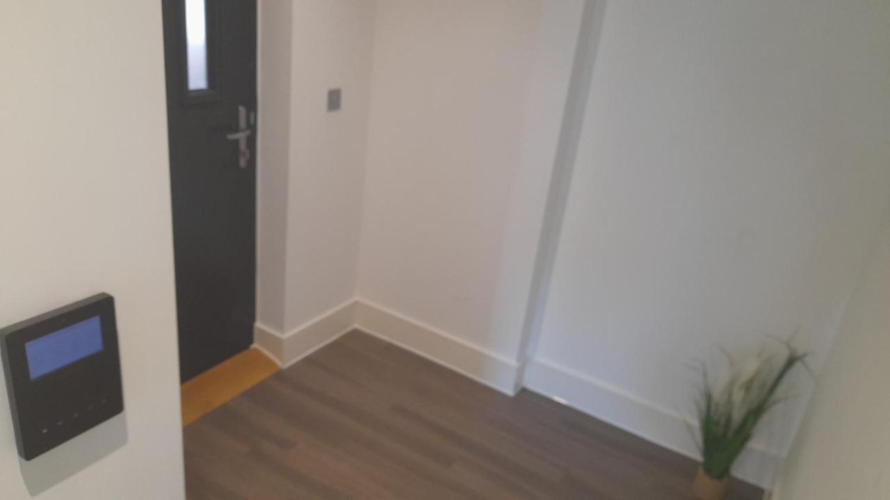 Two Bedroom Near Southall Station! Lägenhet