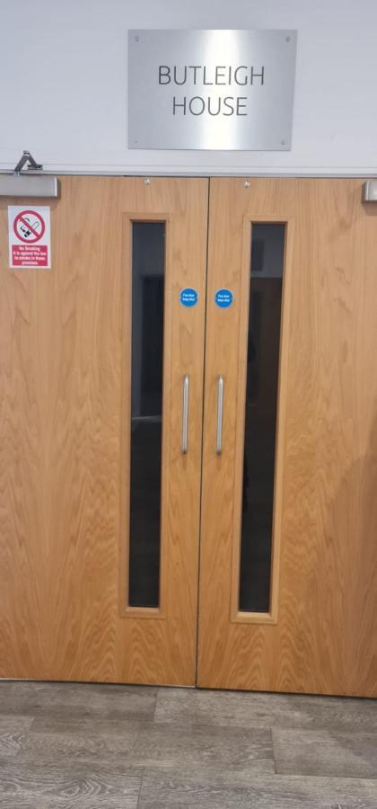 Two Bedroom Near Southall Station! Lägenhet