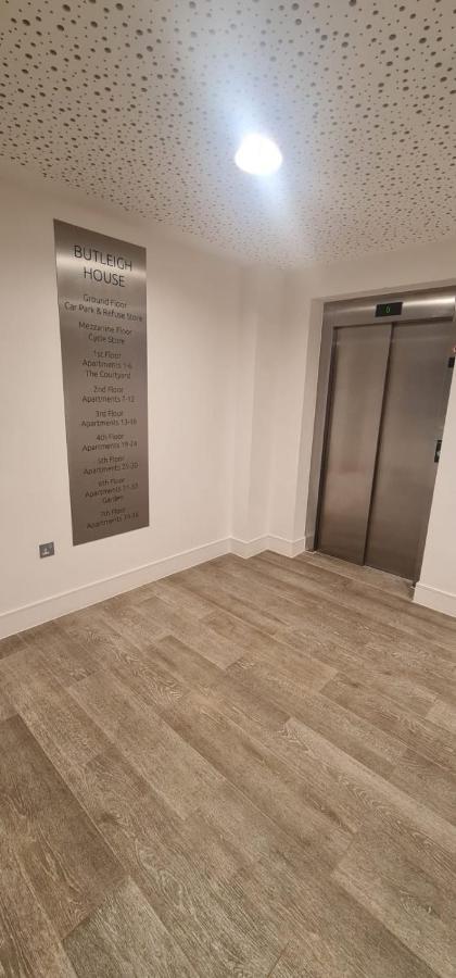 Two Bedroom Near Southall Station! Lägenhet