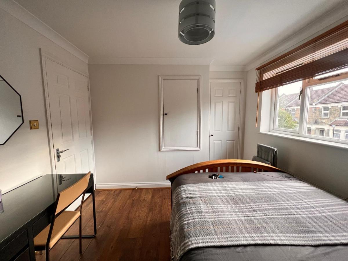 Guest house 42i Premium Exactly Like The Photos London