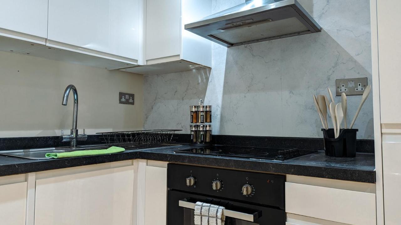 Spacious In Trendy Hackney Apartment London