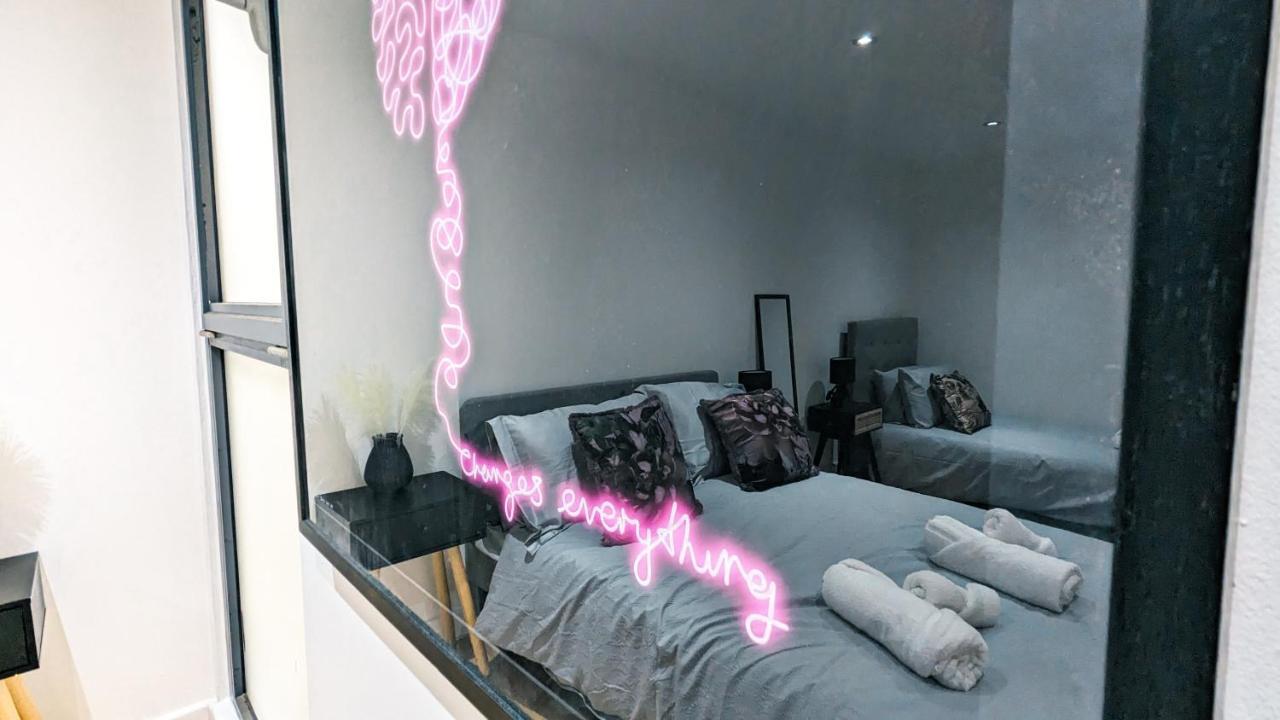 Spacious In Trendy Hackney Apartment