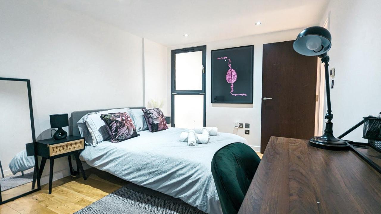 Spacious In Trendy Hackney Apartment London
