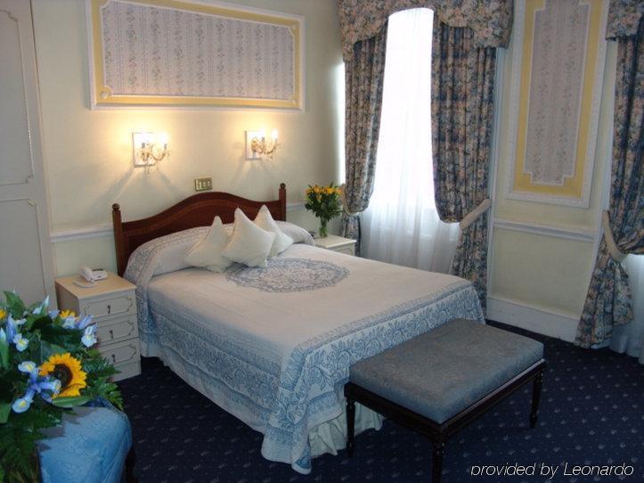 Elizabeth 4*