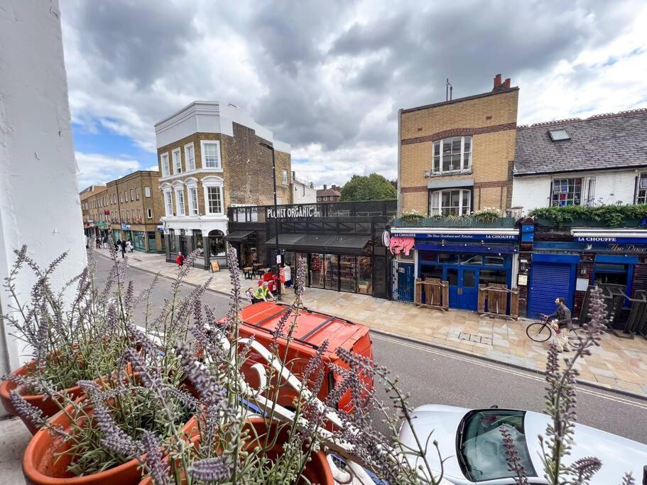 Bijou Flat On Broadway Market Appartement Londen