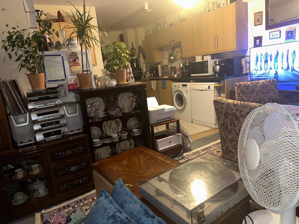 Private Room. In Zone 2 In Cousy Flat * London