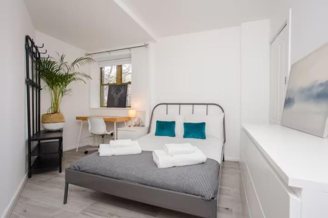 Modern & Spacious 2bd In Limehouse * London